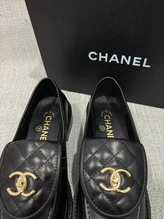 Chanel Women's Black Loafers - Picture 2 of 6